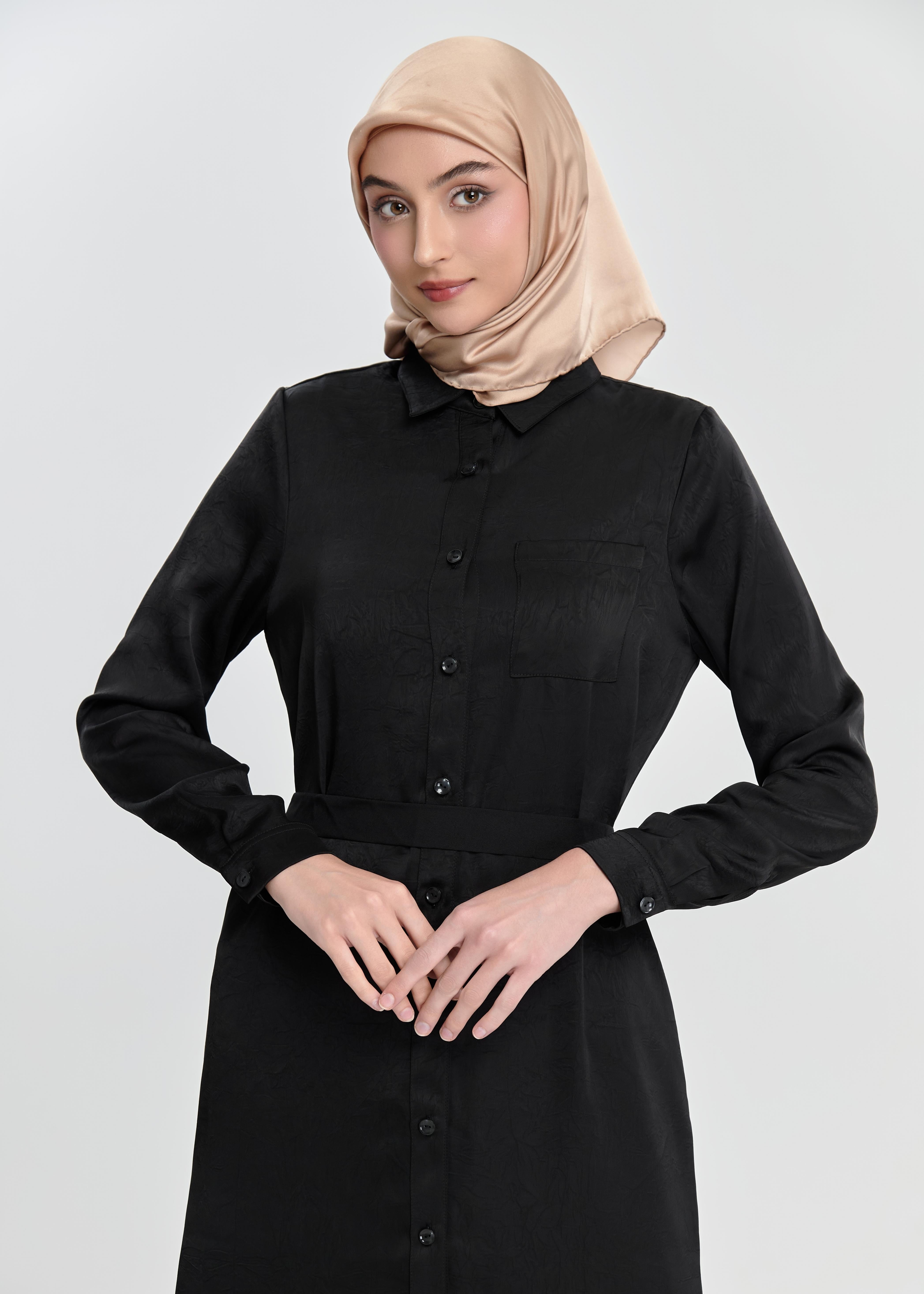 Zahra Embroidered Set by Minnaba