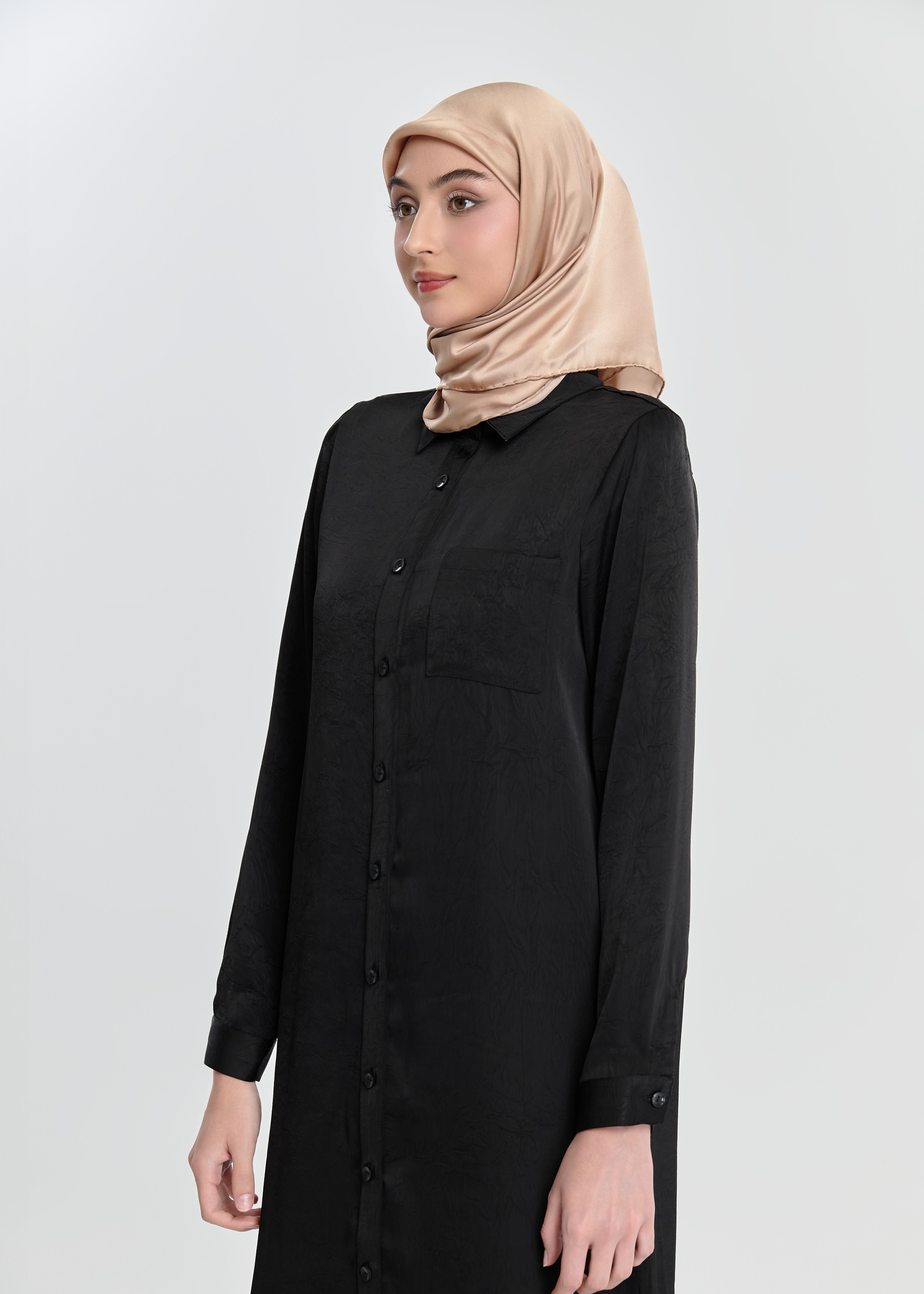 Zahra Embroidered Set by Minnaba