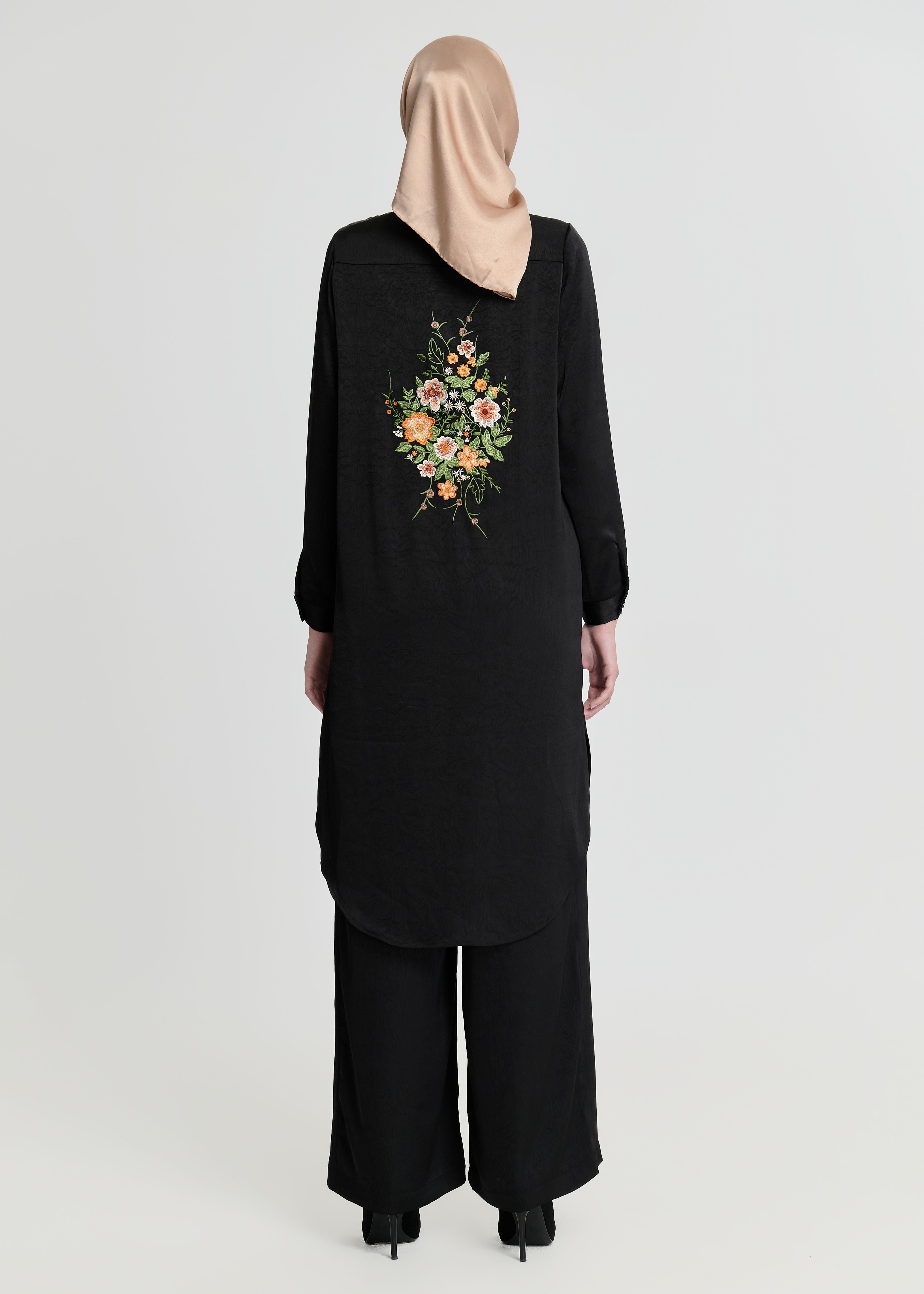 Zahra Embroidered Set by Minnaba