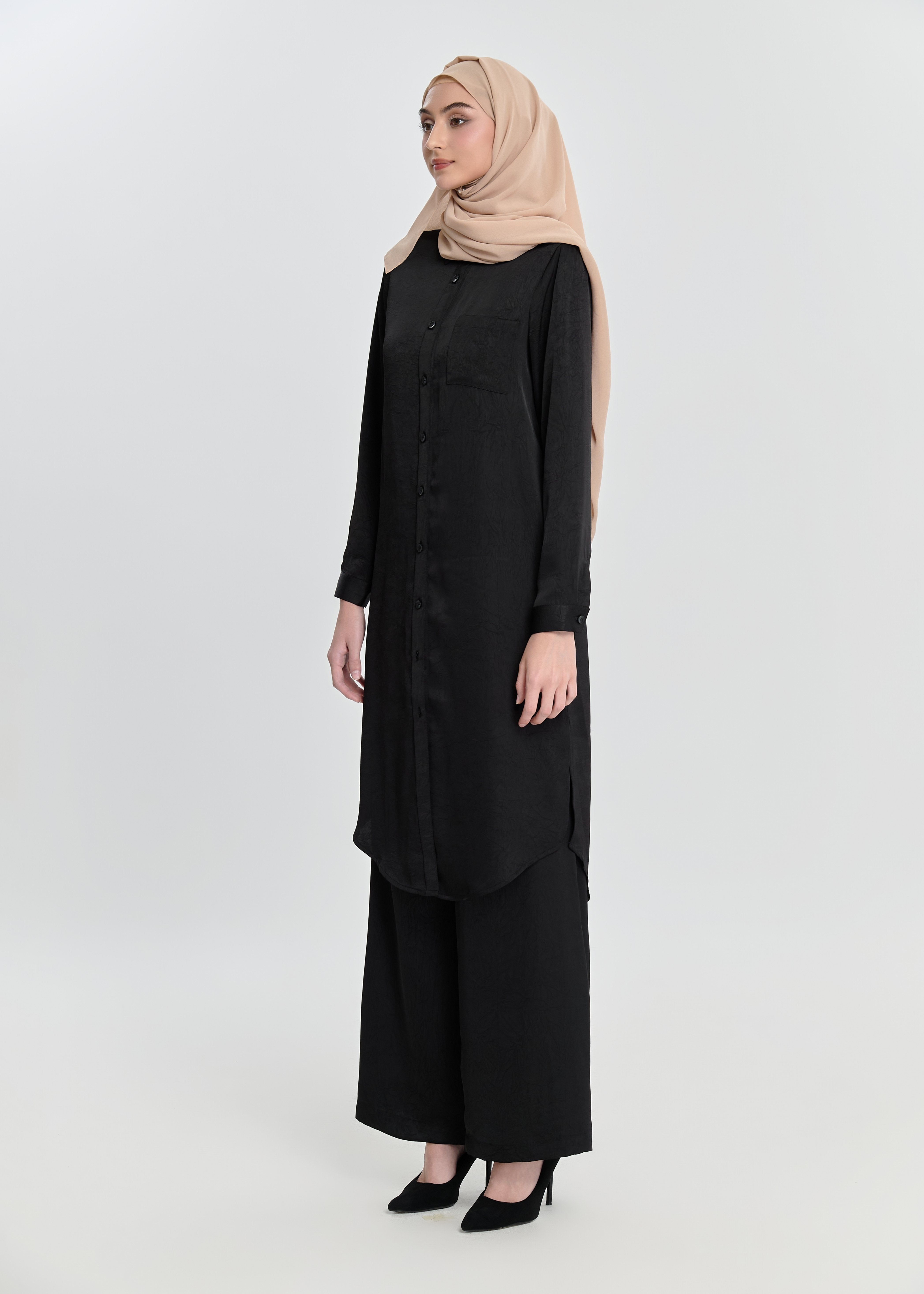 Zahra Embroidered Set by Minnaba