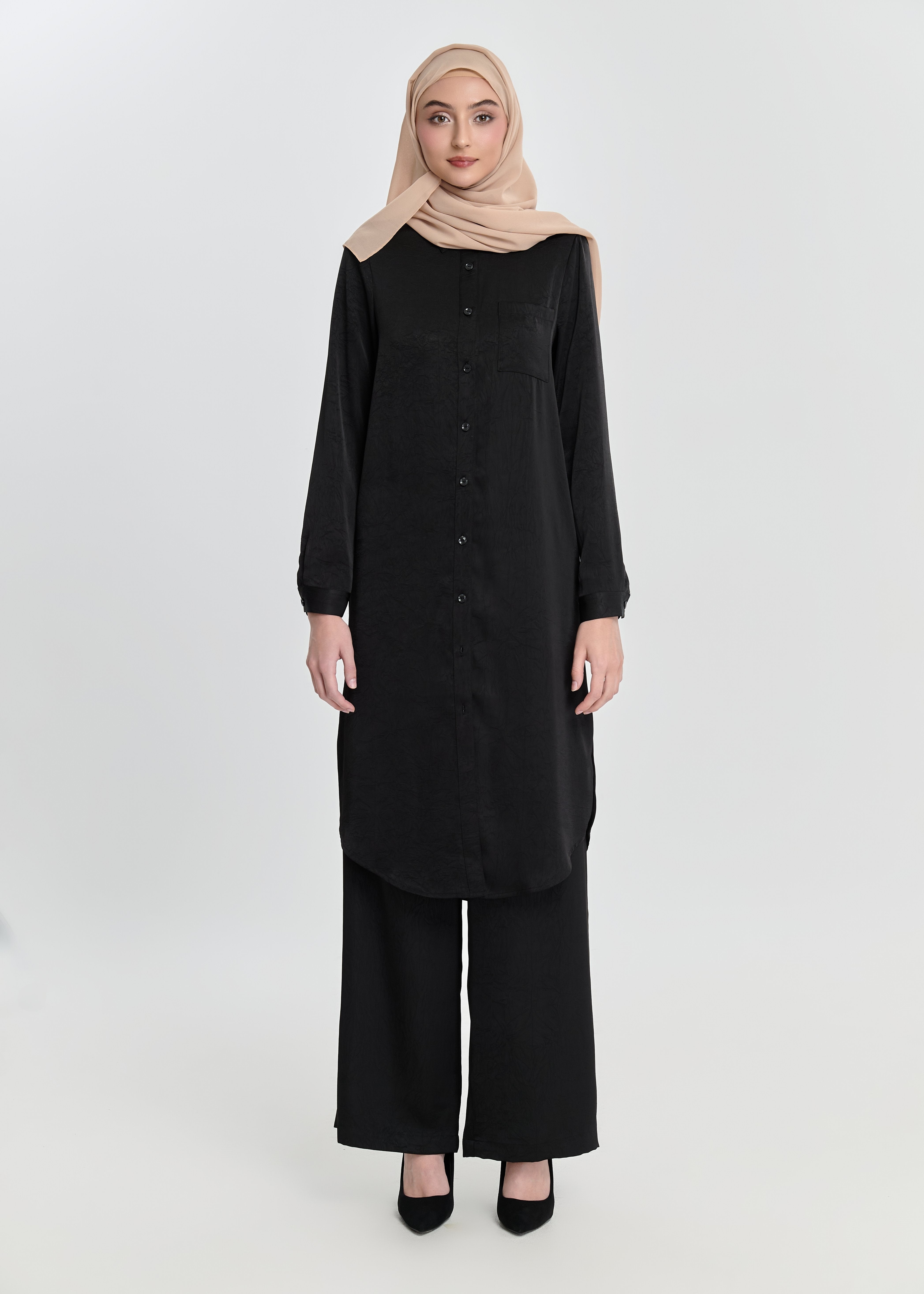 Zahra Embroidered Set by Minnaba