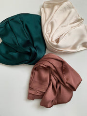 Silk vs Satin Hijabs: Which Is Better for Modest Fashion?