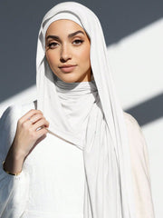 Purity and Peace: The Meaning of White in Muslim Women’s Clothing 2026