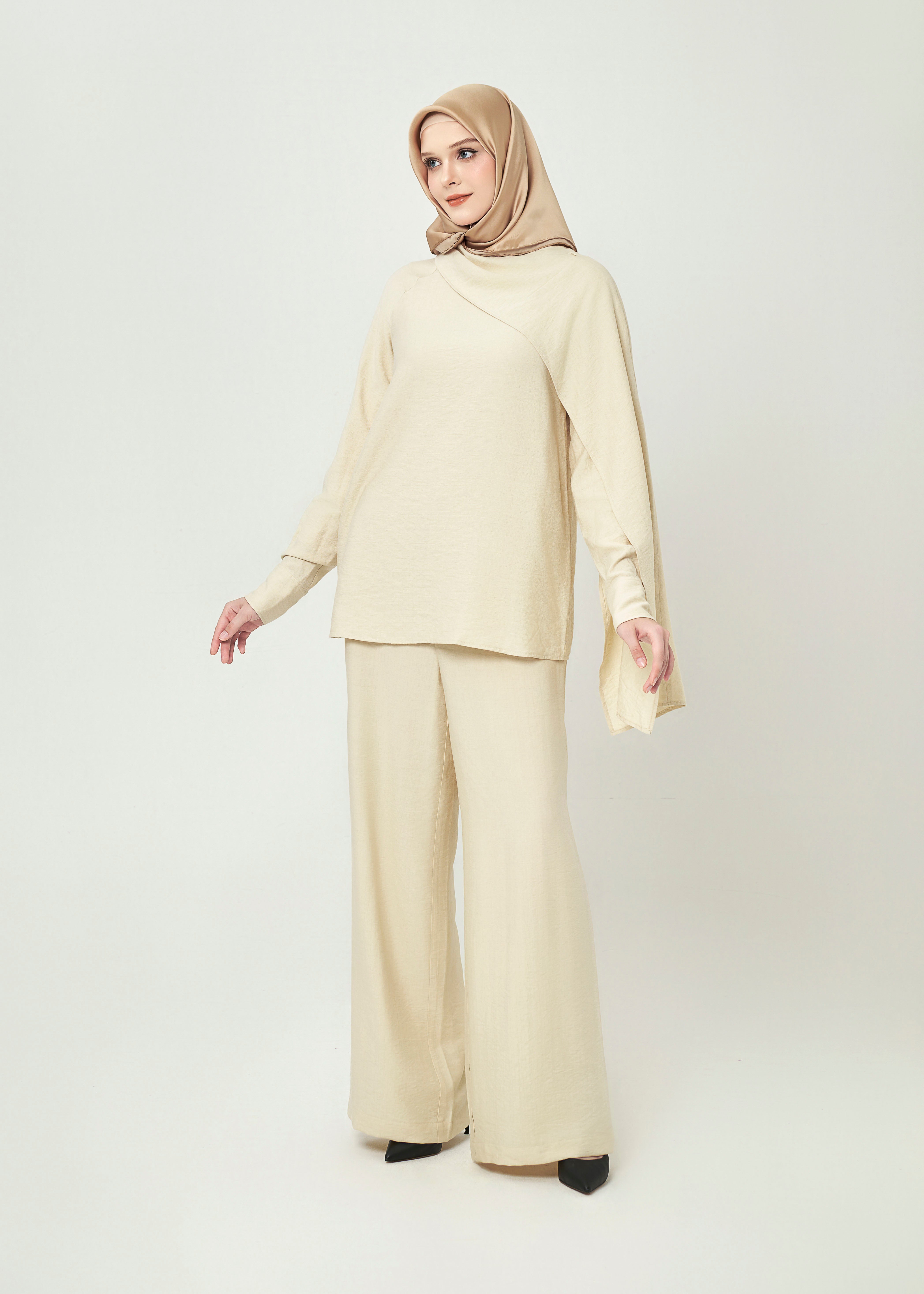 Elara Straight-Leg Pants by Minnaba